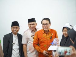 Walikota Metro bersama Daarut Tauhiid (DT) Peduli berikan santunan kepada anak yatim dan berbagi dengan Dhuafa.
