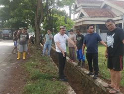 Jalan Rusak dan Sering Kebanjiran, Warga RW 06 Gotong-royong Lakukan Perbaikan Infrastruktur Mandiri