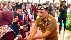 Wali Kota Metro Apresiasi Prestasi Putri Kaila di Wisuda Unisla