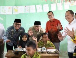 Bupati Lampung Tengah Ardito Wijaya Dampingi Gubernur Lampung Rahmat Mirzani Djausal Peluncuran Dapur Makan Bergizi Gratis