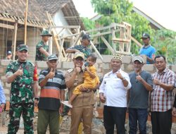 Bupati Lampung Tengah, H. Ardito Wijaya, Bersama Komandan Kodim 0411/KM, Letkol Inf. Noval Darmawan, Meninjau Program TNI Manunggal Membangun Desa (TMMD) ke-125