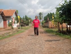 17 Tahun Menanti, Jalan RW 05 Trimurjo Dibiarkan Mengelupas