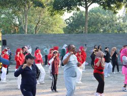 Wakil Bupati Lampung Tengah, I Komang Koheri Dan Wakil Ketua 1 TP PKK Lampung Tengah Ni Ketut Dewi Nadi, Car Free Day