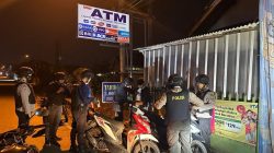 Ciptakan Sitkamtibmas yang Kondusif, Tim Patroli Polres Metro Lakukan Pemeriksaan kendaraan