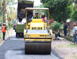 Bupati Lampung Tengah, Ardito Wijaya, Bersama Ketua TP PKK Lampung Tengah, Indria Sudrajat Ardito Wijaya, Meninjau secara Proses Perbaikan Ruas Jalan Menuju Objek Wisata Tirta Gangga