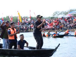 Bupati Lampung Tengah, dr. Ardito Wijaya, Bersama Wakil Bupati, I Komang Koheri, S.E., Resmi Membuka Festival Dayung Danau Tirta Gangga
