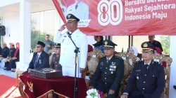 Wakil Bupati Lampung Tengah, I Komang Koheri, S.E., Bertindak Sebagai Inspektur Upacara Dalam Rangkaian Penurunan Bendera Merah Putih Memperingati Hari Ulang Tahun ke-80 Kemerdekaan Republik Indonesia