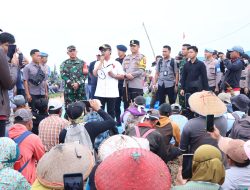 Bupati Lampung Tengah Ardito Wijaya Menghimbau Kepada Masyarakat Kecamatan Anak Tuha Tetap Tenang, Tidak Terprovokasi Terkait Persoalan Lahan HGU Milik PT. BSA.