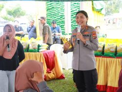 Kapolres Lampung Timur Bersama Bupati Salurkan Bahan Pokok dalam Gerakan Pangan Murah di Way Jepara