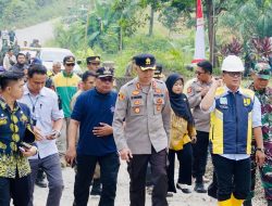 Kolaborasi Lintas Sektor, Kapolres Lampung Tengah Bersama Bupati Tinjau Perbaikan Ruas Jalan Gunung Sugih – Kota Gajah