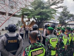 Sinergitas Polres Metro bersama TNI Kodim 0411 KM melaksanakan Patroli Cipta Kondisi Pasca Aksi Damai di Kota Metro