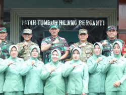 Bupati Lampung Tengah Ardito Wijaya Sambut Panglima Kodam XXI/Radin Inten Mayjen TNI Kristomei Sianturi Dalam Rangka Kunker Dan Bakti Sosial Kesehatan Di Markas Kodim 0411/Kota Metro