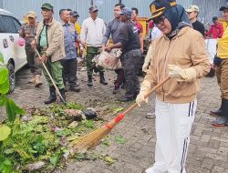 Aksi Nyata Ketua DPRD Metro: Ria Hartini Rangkul Warga Bersihkan Titik Vital Kota