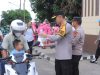 Ramadhan Penuh Berkah, Kapolres Metro Polda Lampung Bersama Bhayangkari dan Polwan Tebar Kebaikan dengan Berbagi Takjil