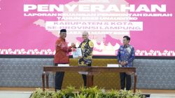 Plt. Bupati I Komang Koheri Serahkan Laporan Keuangan Pemkab Lampung Tengah ke BPK Lampung
