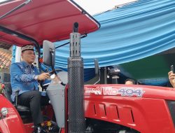 Di Tengah Keterbatasan Anggaran, Wali Kota Metro Sukses Bawa Bantuan 19 Traktor dari Kementan