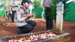 Polres Lampung Timur Gelar Upacara Ziarah Dalam Rangka Hari Bhayangkara Ke-80