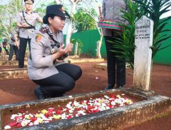 Polres Lampung Timur Gelar Upacara Ziarah Dalam Rangka Hari Bhayangkara Ke-80