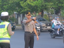 Kapolres dan Wakapolres Metro Turun Langsung ke Jalan, Wujudkan Semangat Polri Bersama Masyarakat